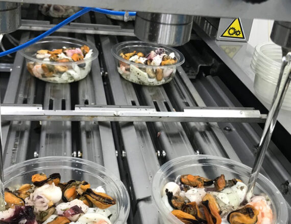 canva-orizz_0001_linea insalate di mare 3 Linea preparazione e confezionamento insalata di mare