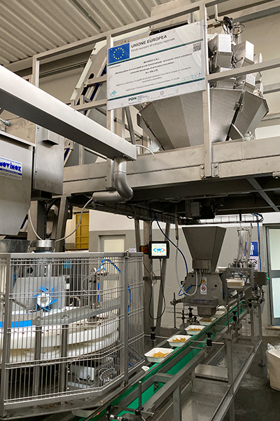 Linea assemblaggio per piatti pronti in vaschetta